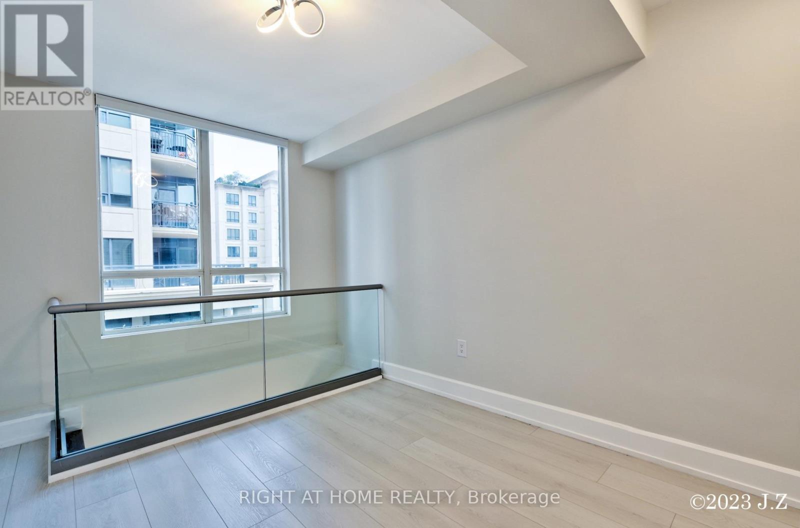 #PH15 650 SHEPPARD AVENUE E - 15