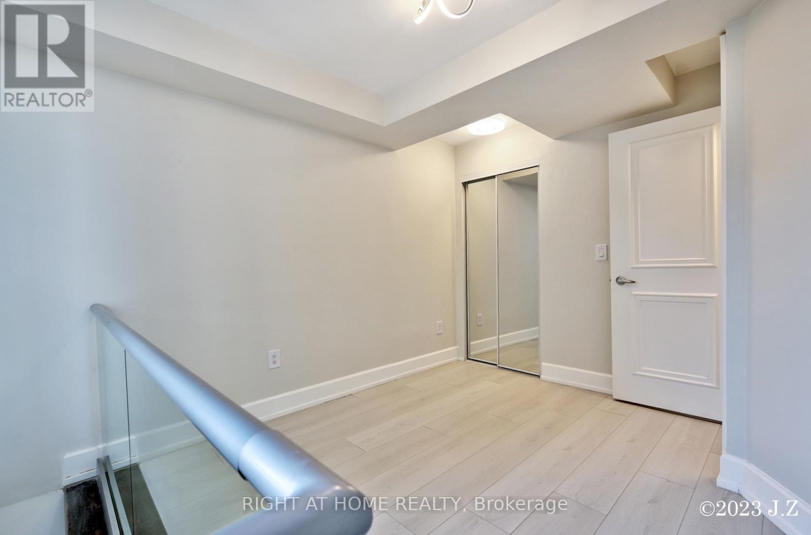 #PH15 650 SHEPPARD AVENUE E - 16