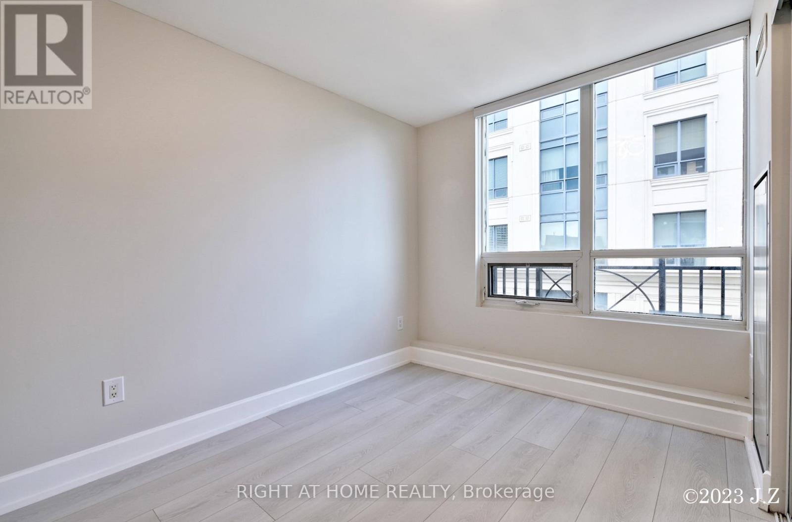 #PH15 650 SHEPPARD AVENUE E - 17