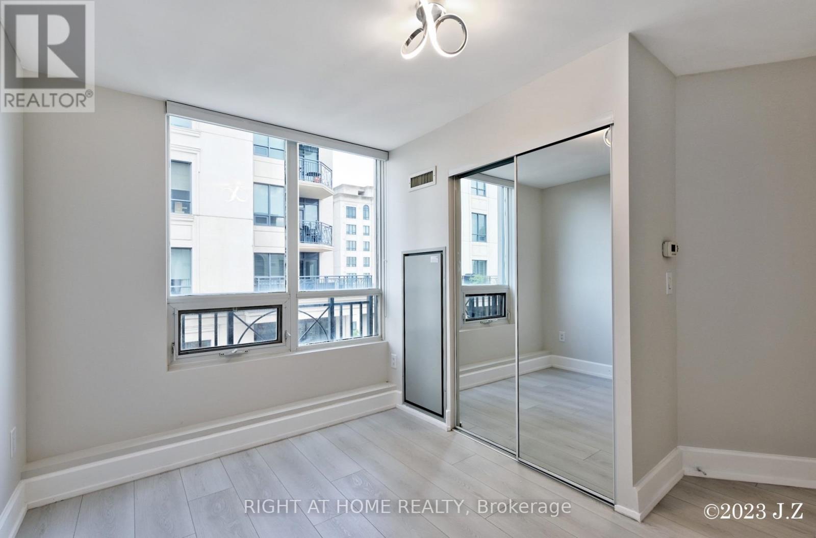 #PH15 650 SHEPPARD AVENUE E - 18