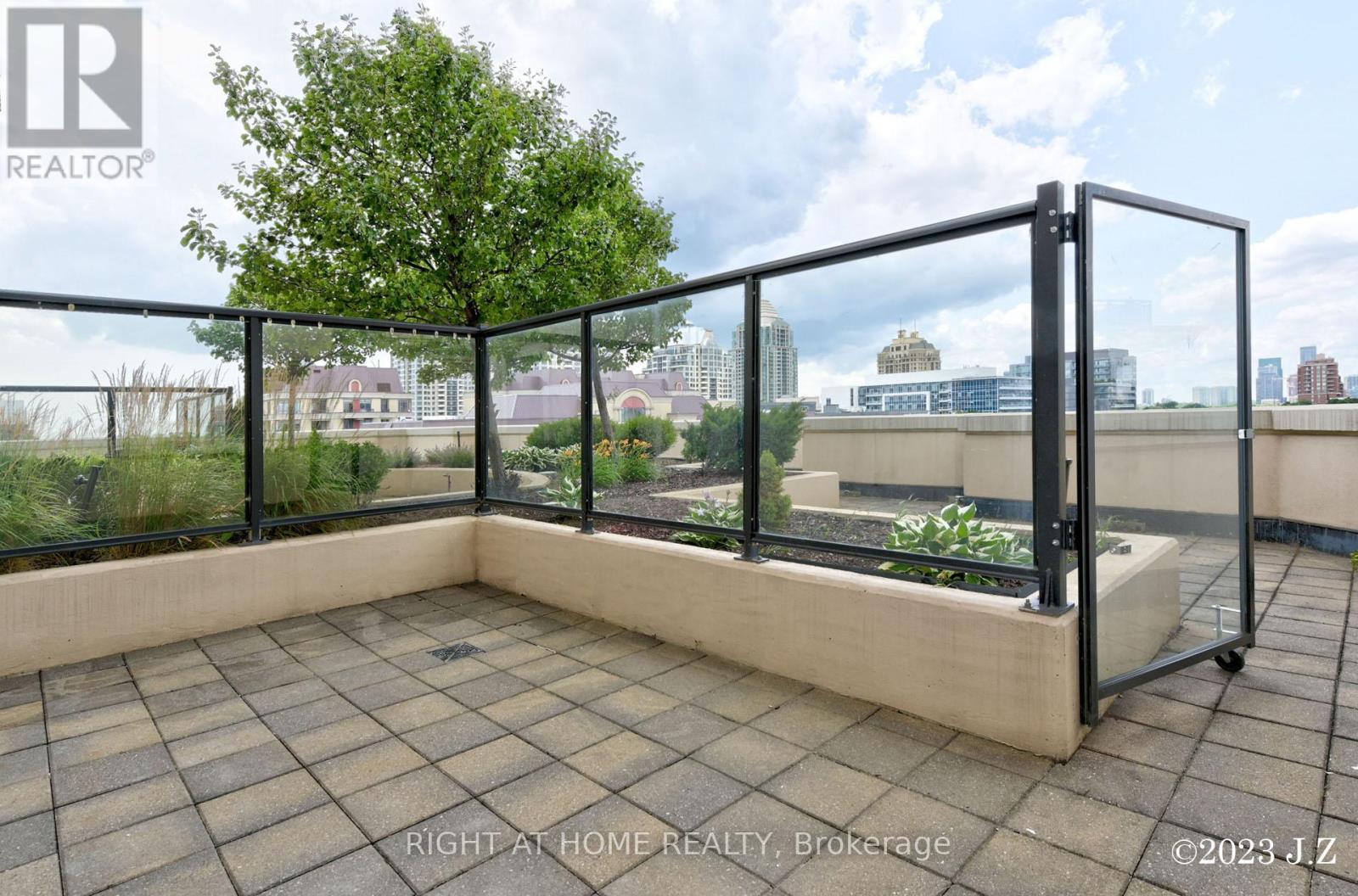 #PH15 650 SHEPPARD AVENUE E - 20