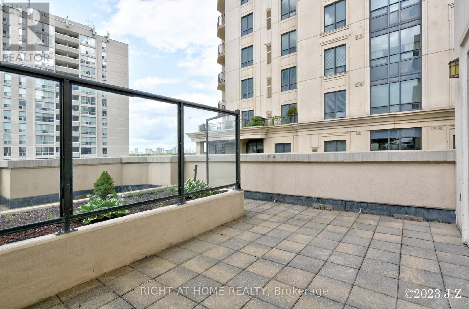 #PH15 650 SHEPPARD AVENUE E - 21