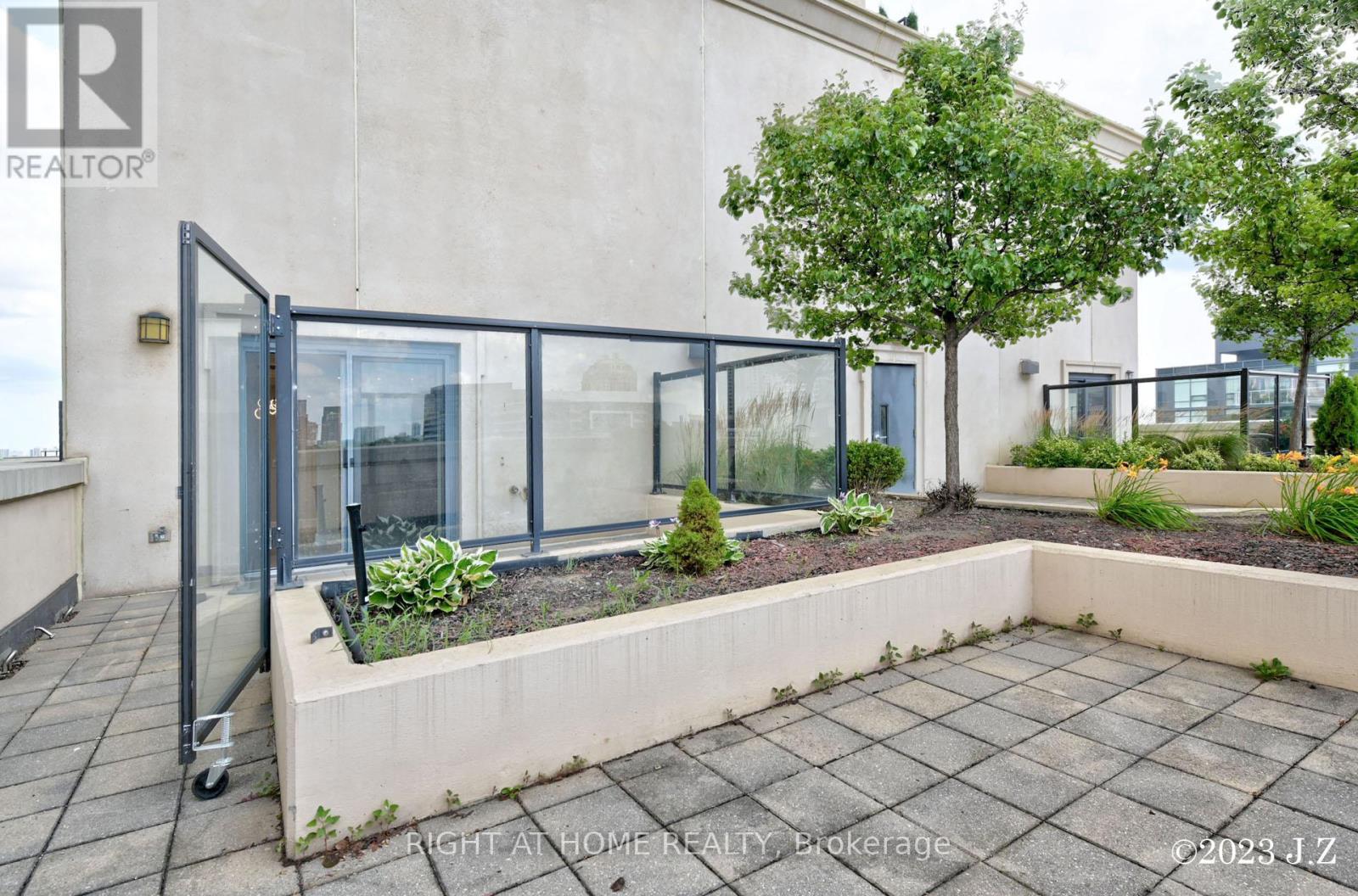 #PH15 650 SHEPPARD AVENUE E - 23