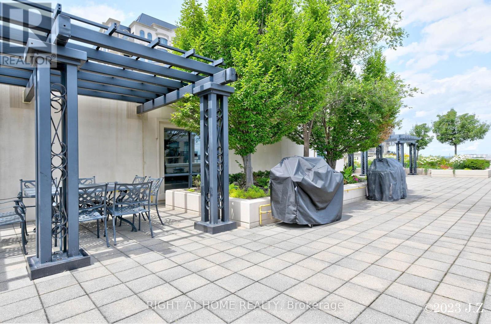 #PH15 650 SHEPPARD AVENUE E - 24