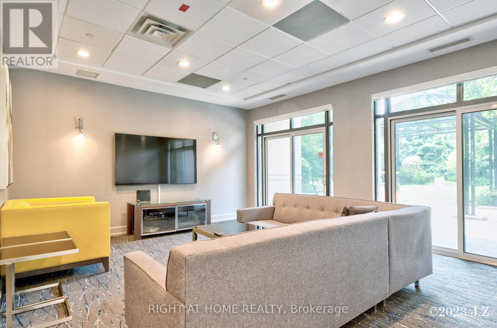 #PH15 650 SHEPPARD AVENUE E - 27