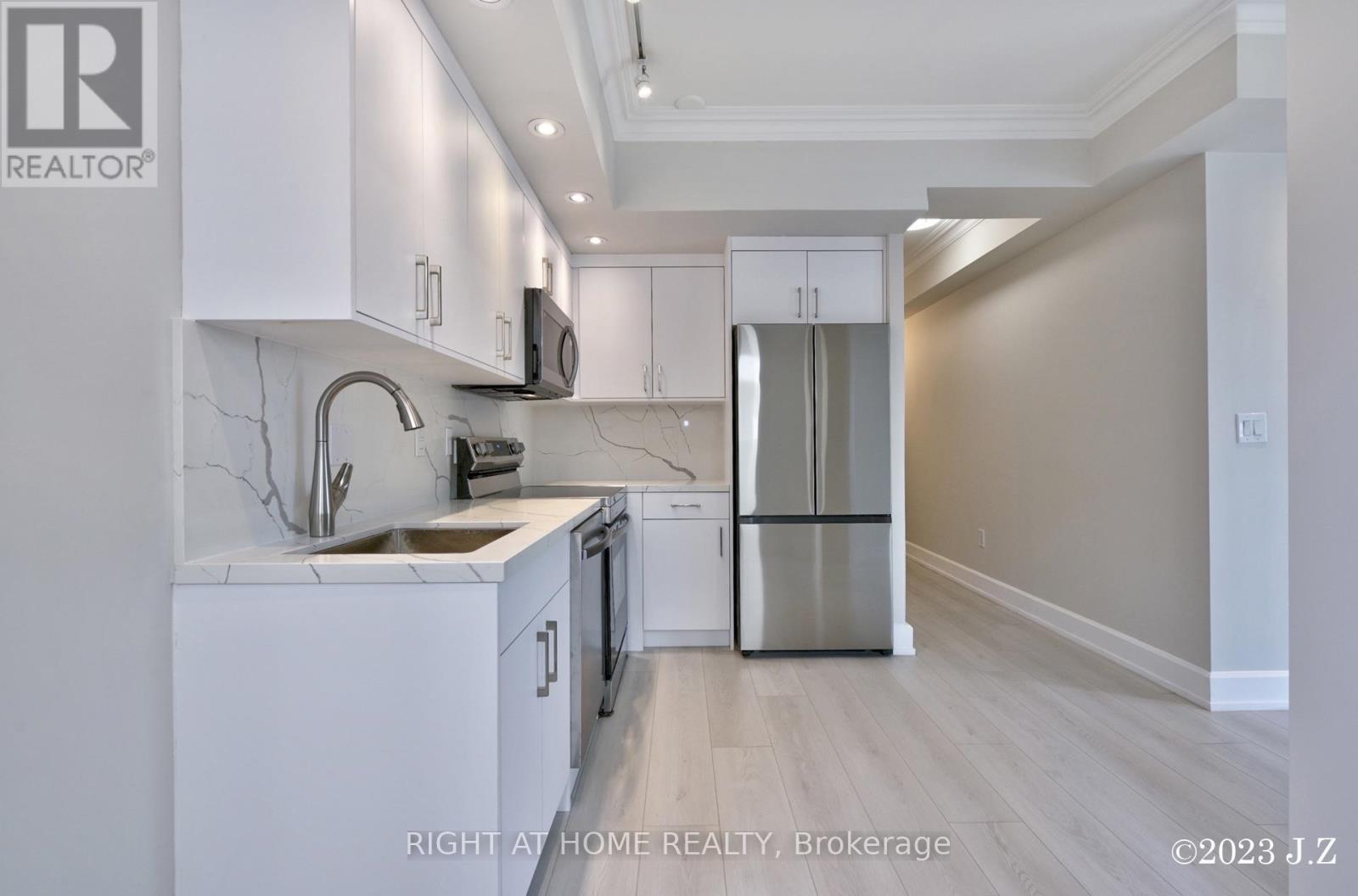 #PH15 650 SHEPPARD AVENUE E - 6