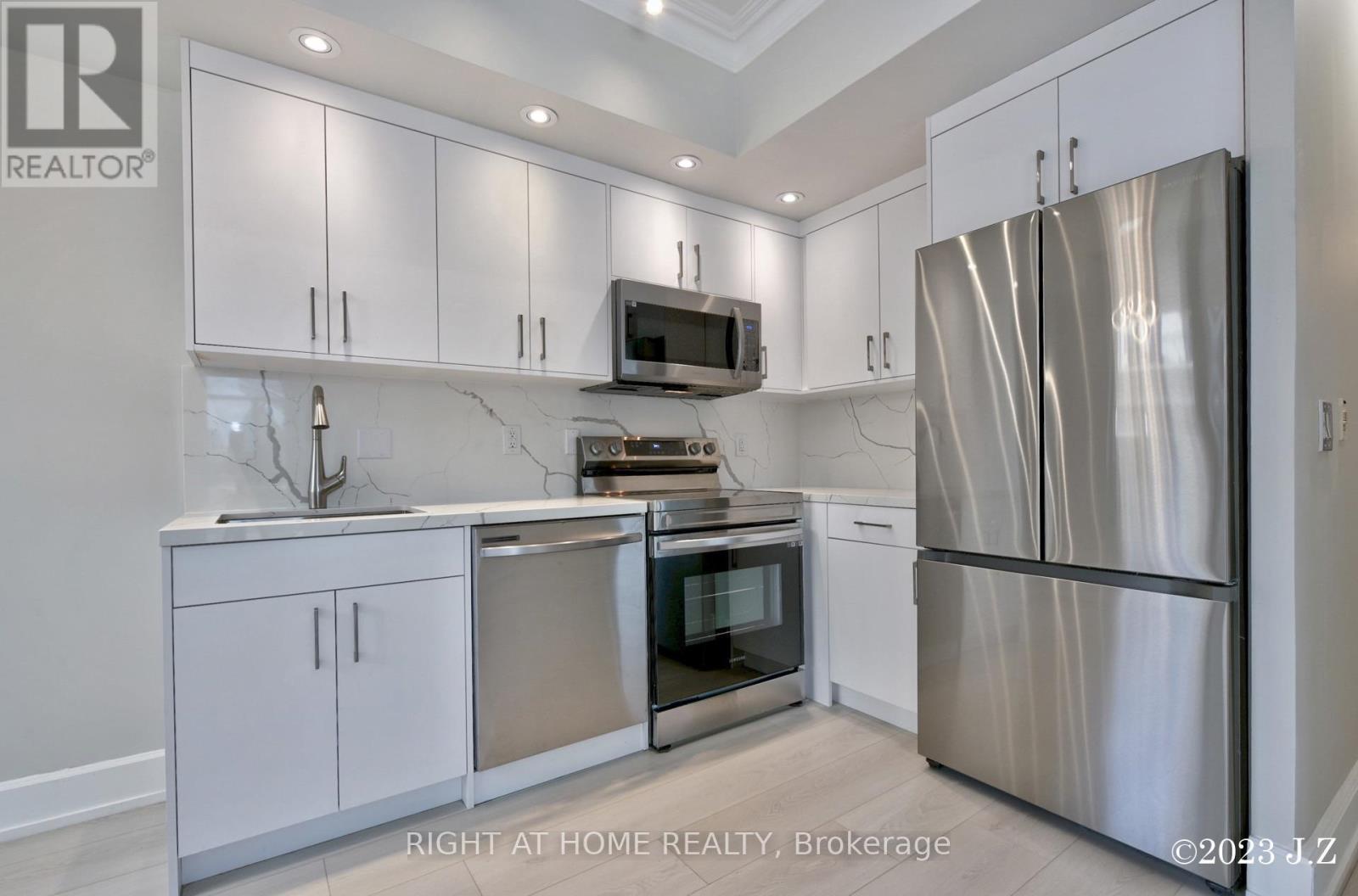 #PH15 650 SHEPPARD AVENUE E - 7
