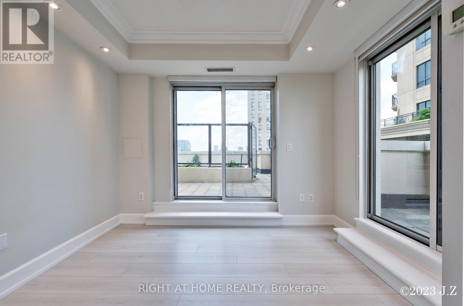 #PH15 650 SHEPPARD AVENUE E - 9