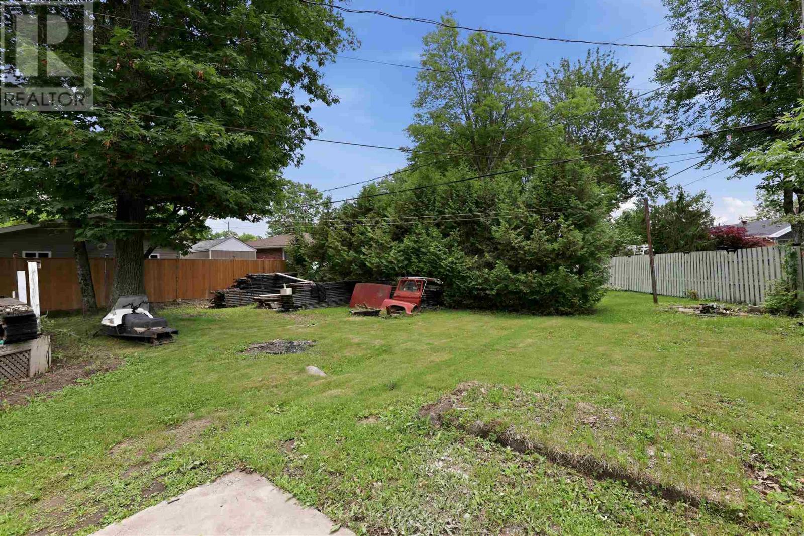 27 Northwood ST - 26
