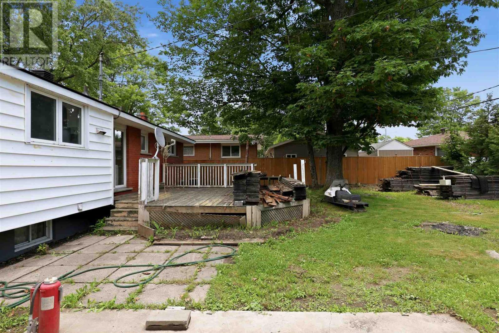 27 Northwood ST - 27