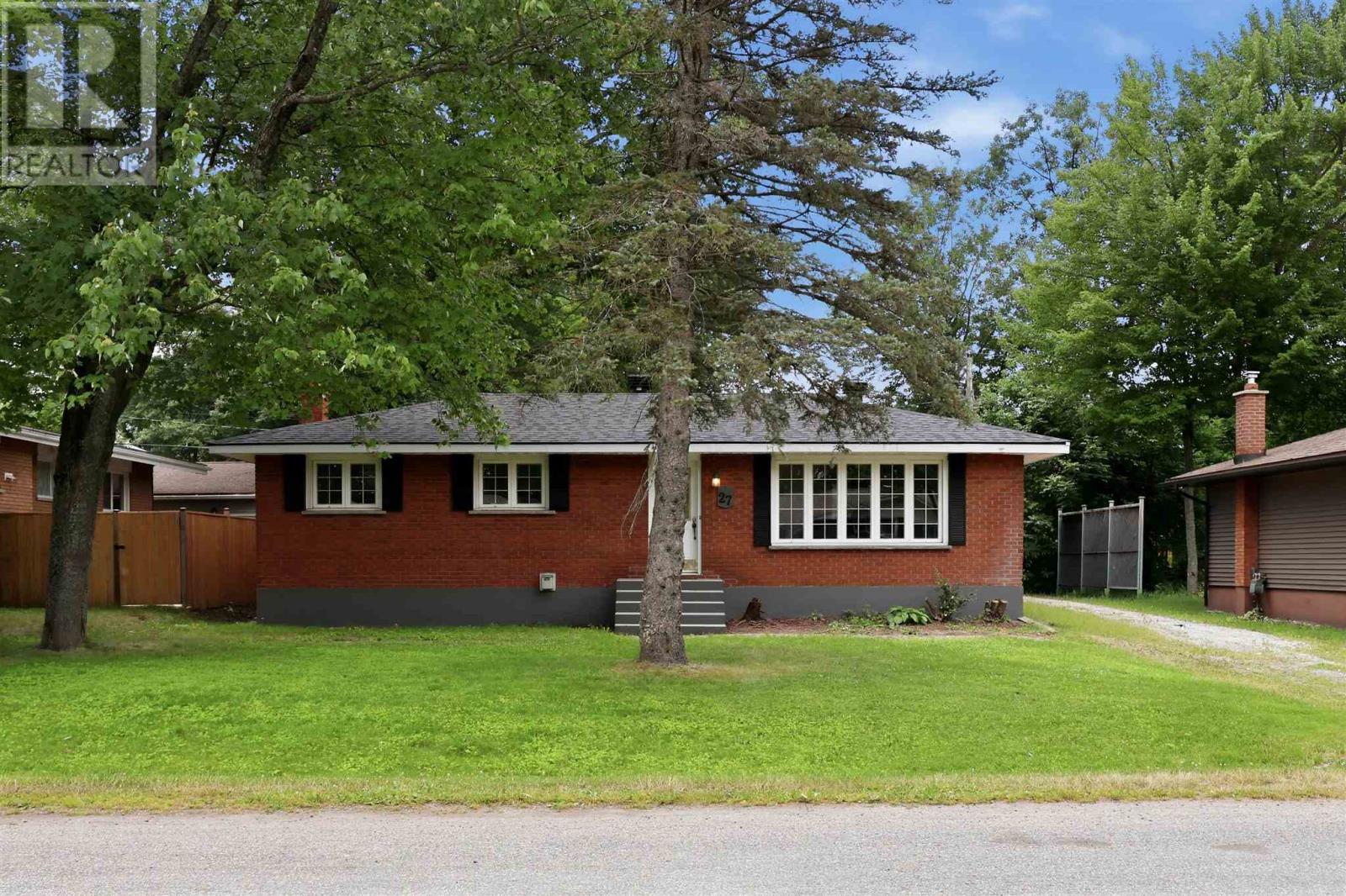 27 Northwood ST - 29