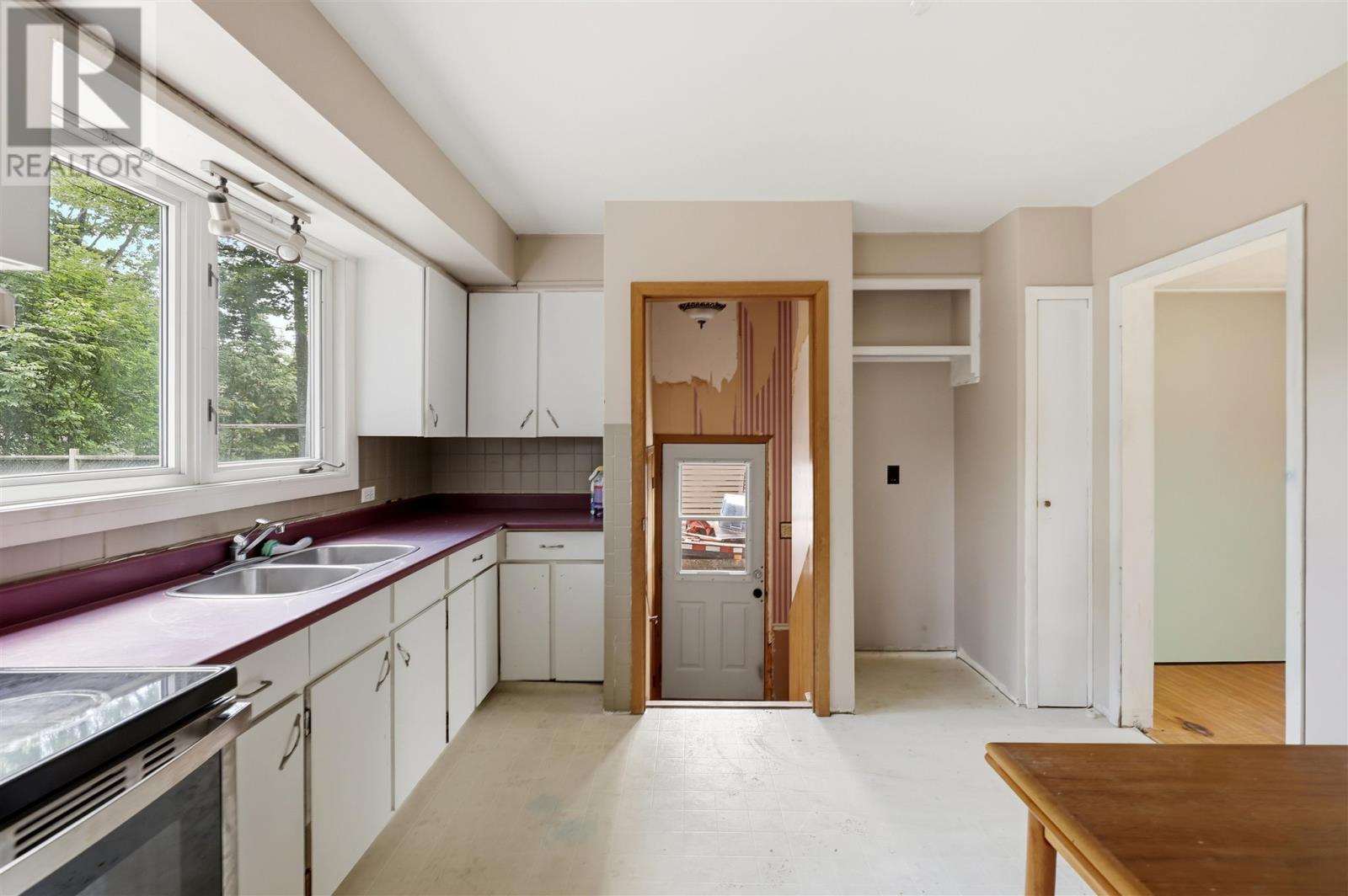 27 Northwood ST - 7