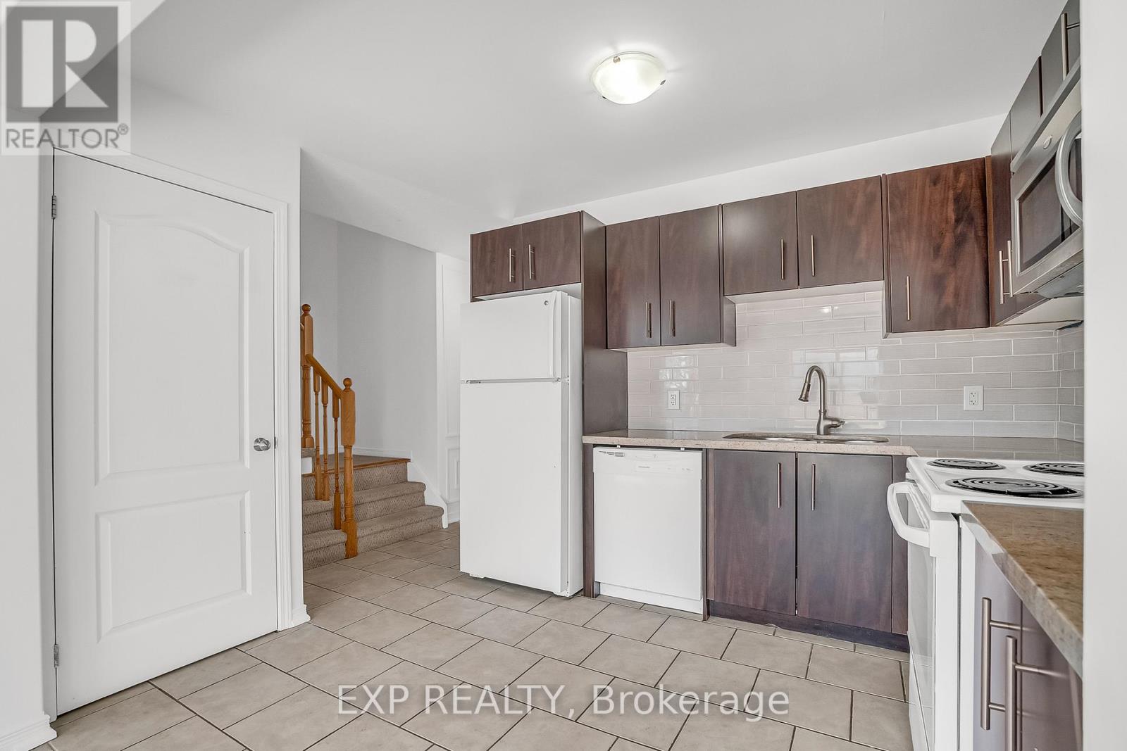 #6 75 PRINCE WILLIAM WAY - 11