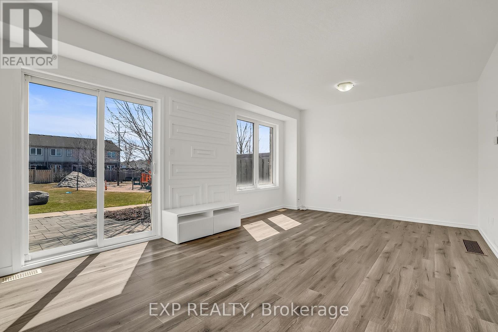 #6 75 PRINCE WILLIAM WAY - 15