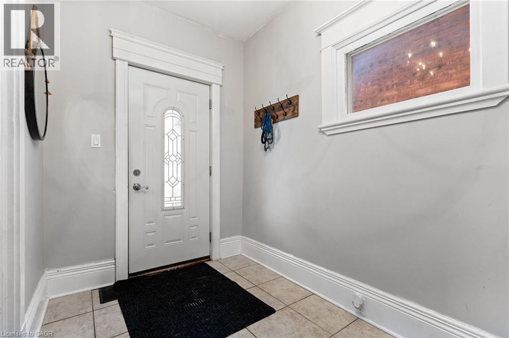 30 DUNDAS Street - 3