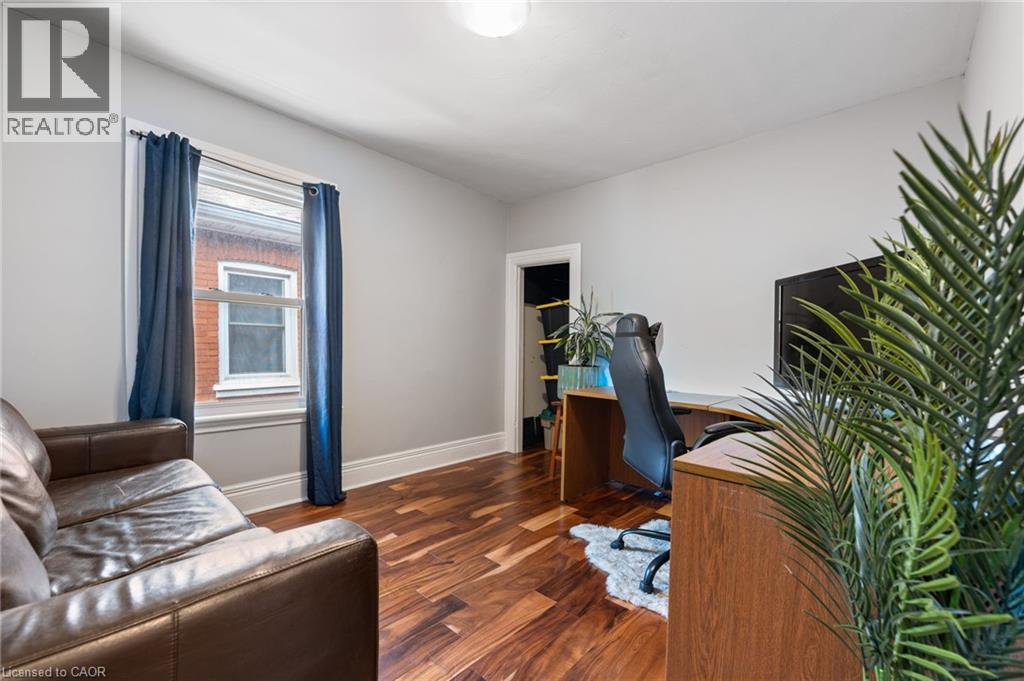 30 DUNDAS Street - 20