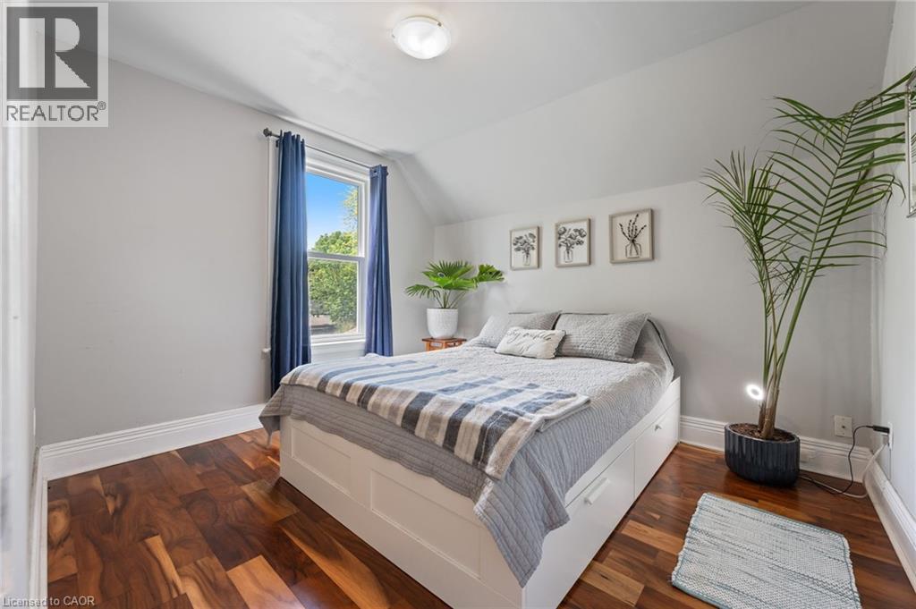 30 DUNDAS Street - 16