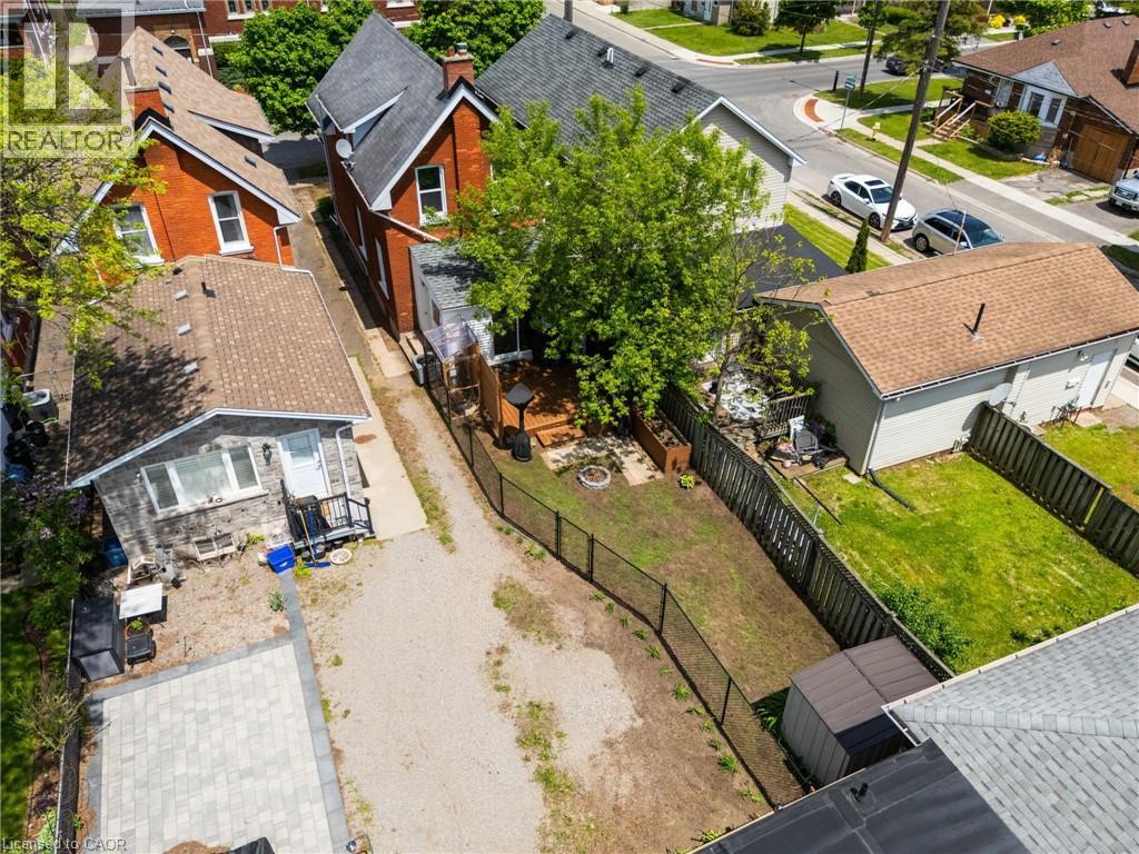 30 DUNDAS Street - 27