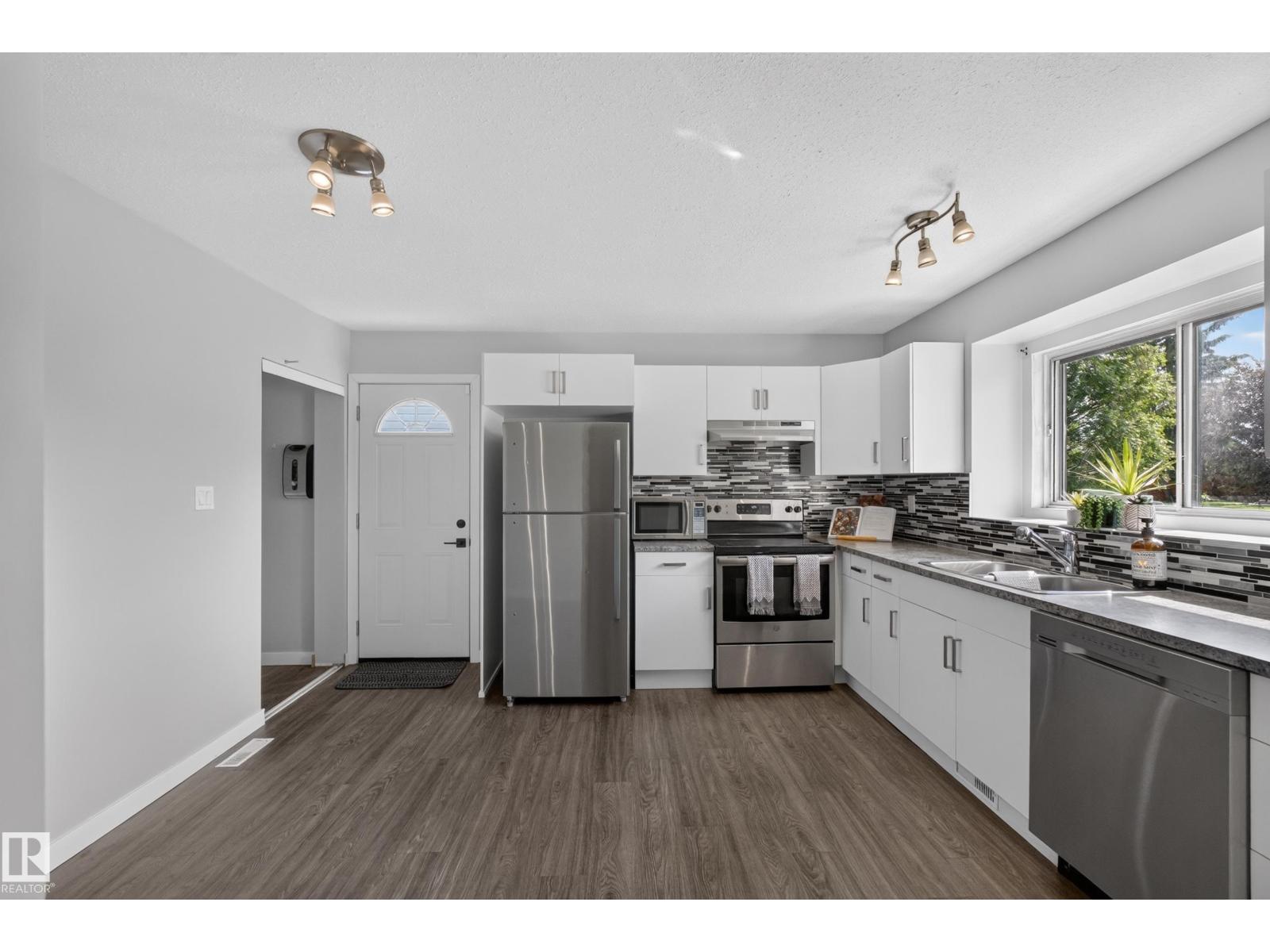 131 Cameron Crescent - 11