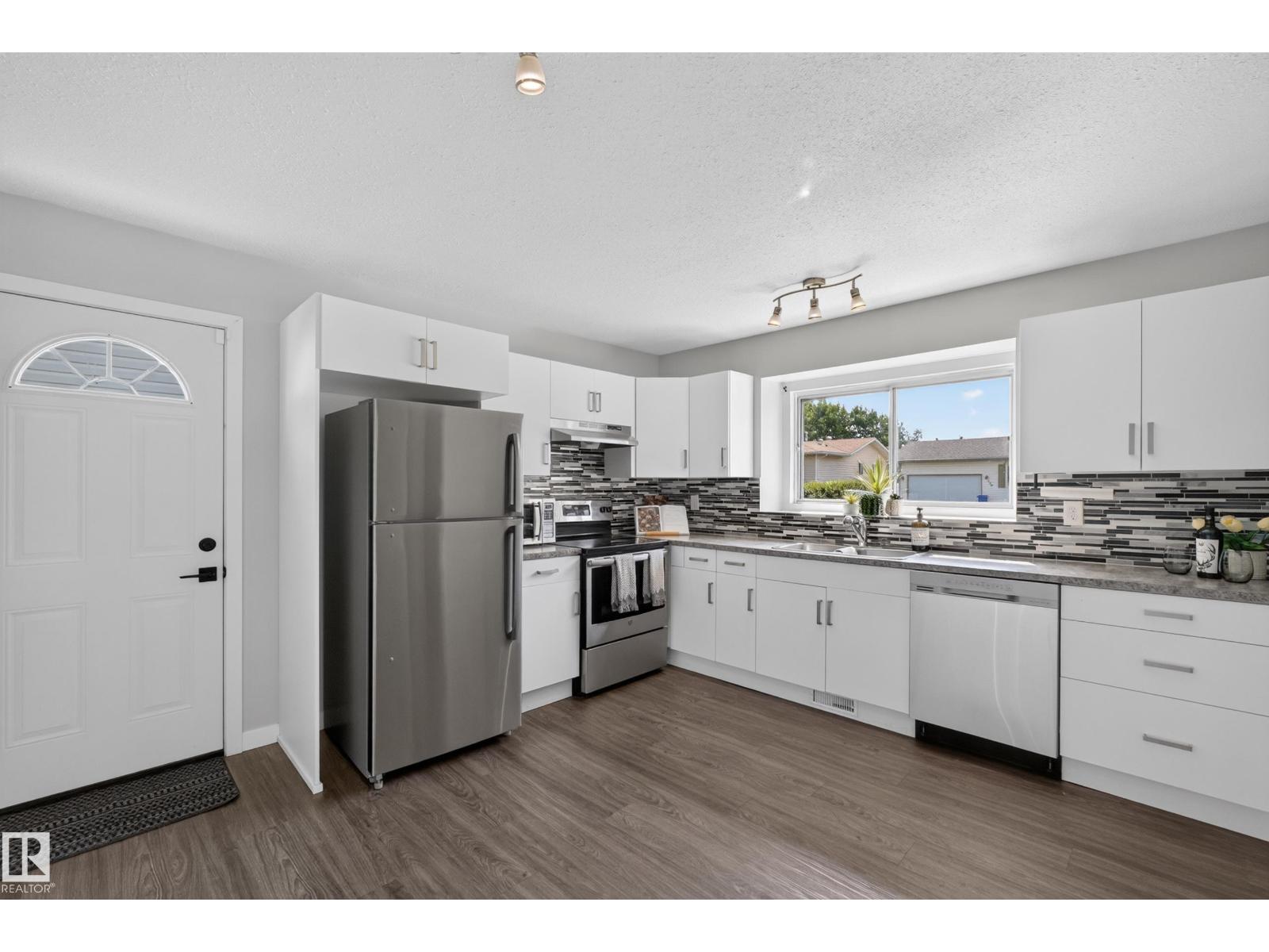 131 Cameron Crescent — photo 12