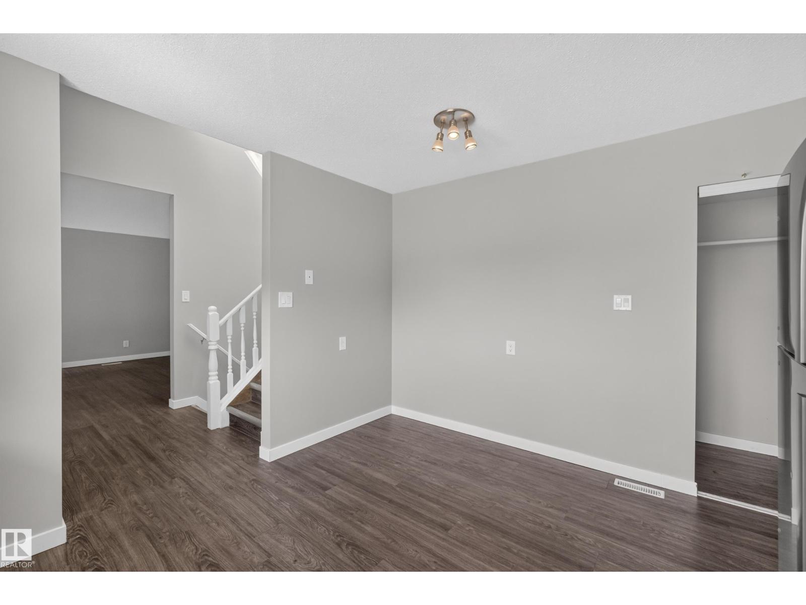 131 Cameron Crescent — photo 16