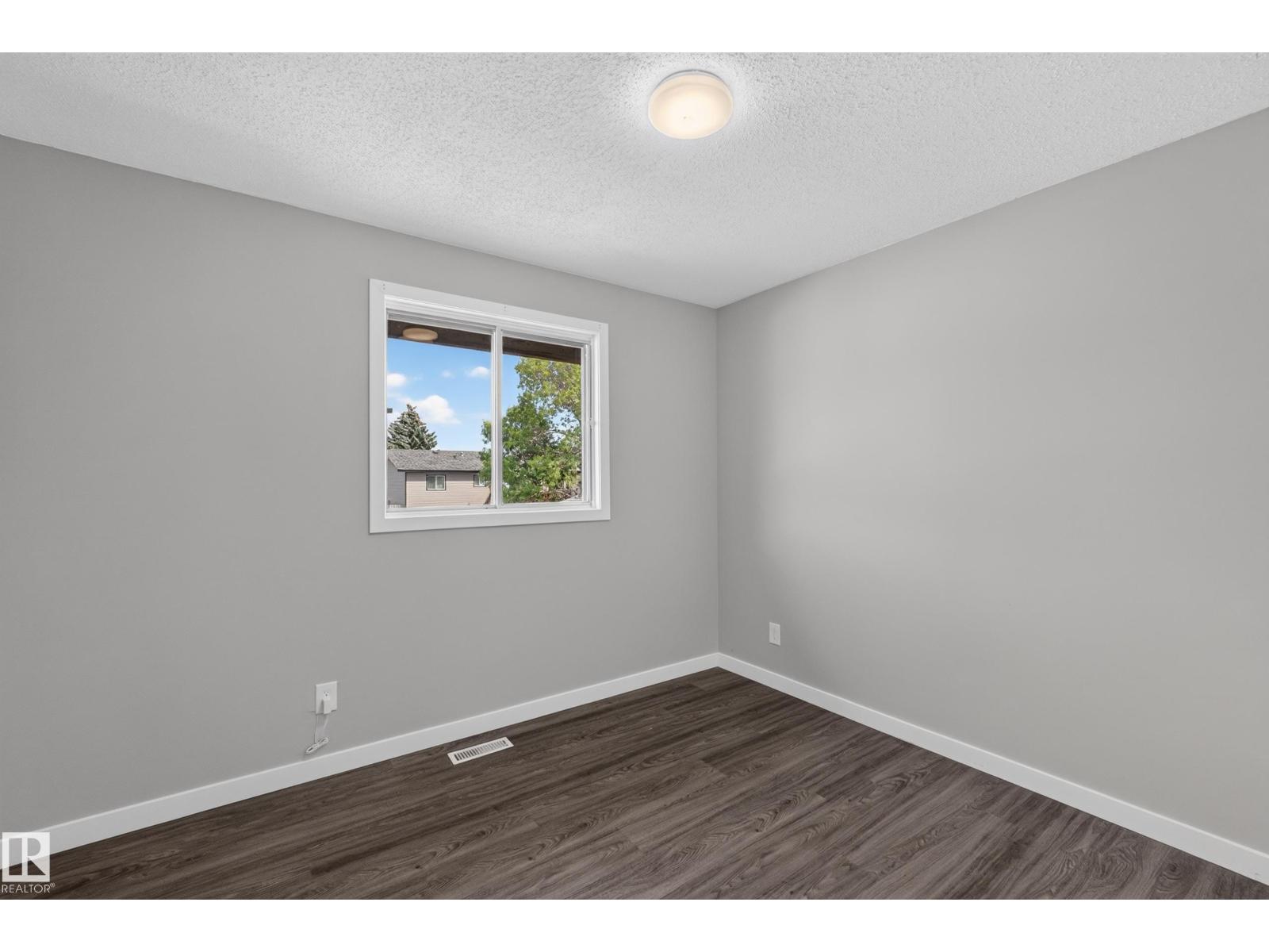 131 Cameron Crescent - 25