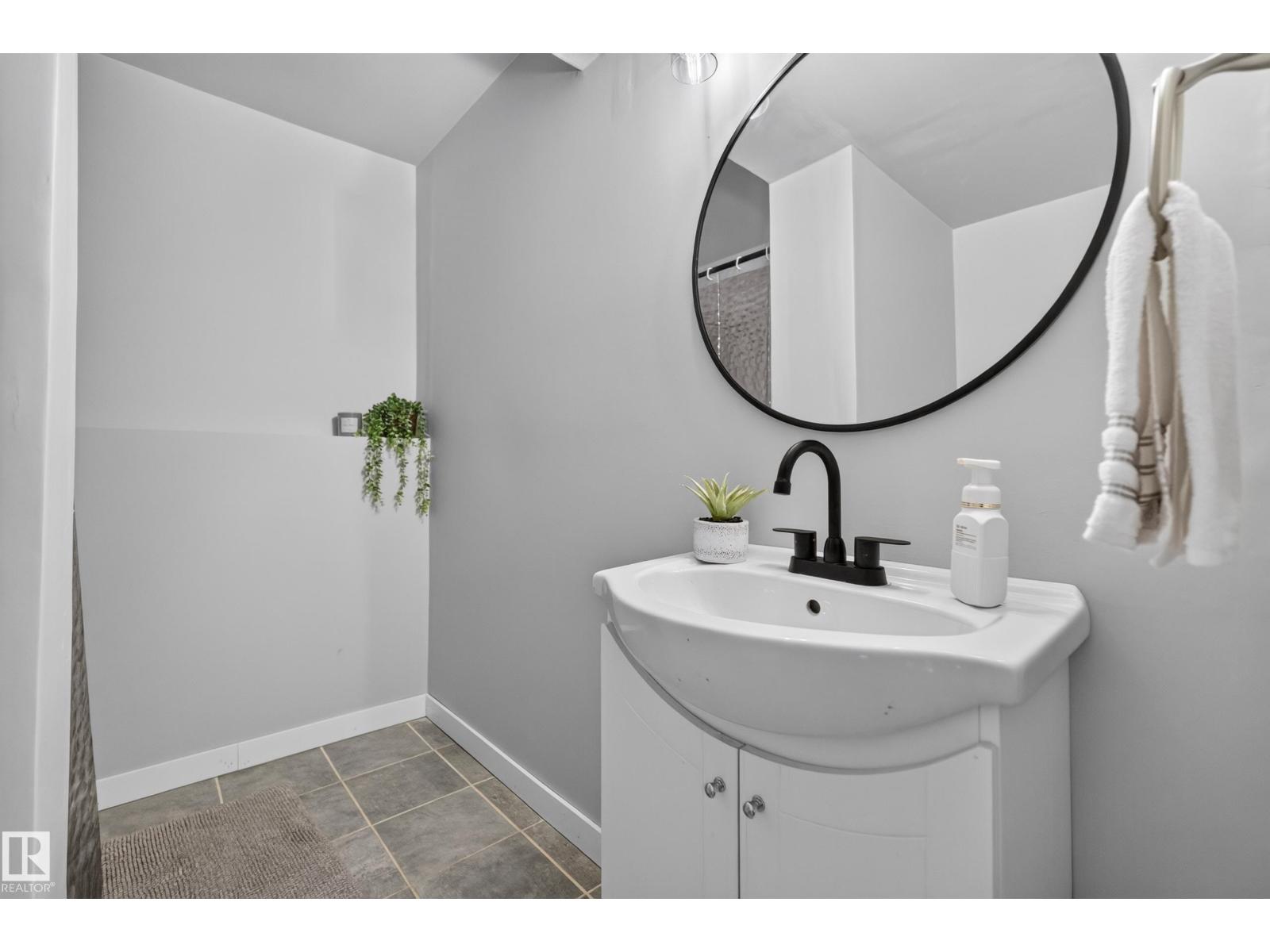 131 Cameron Crescent - 31