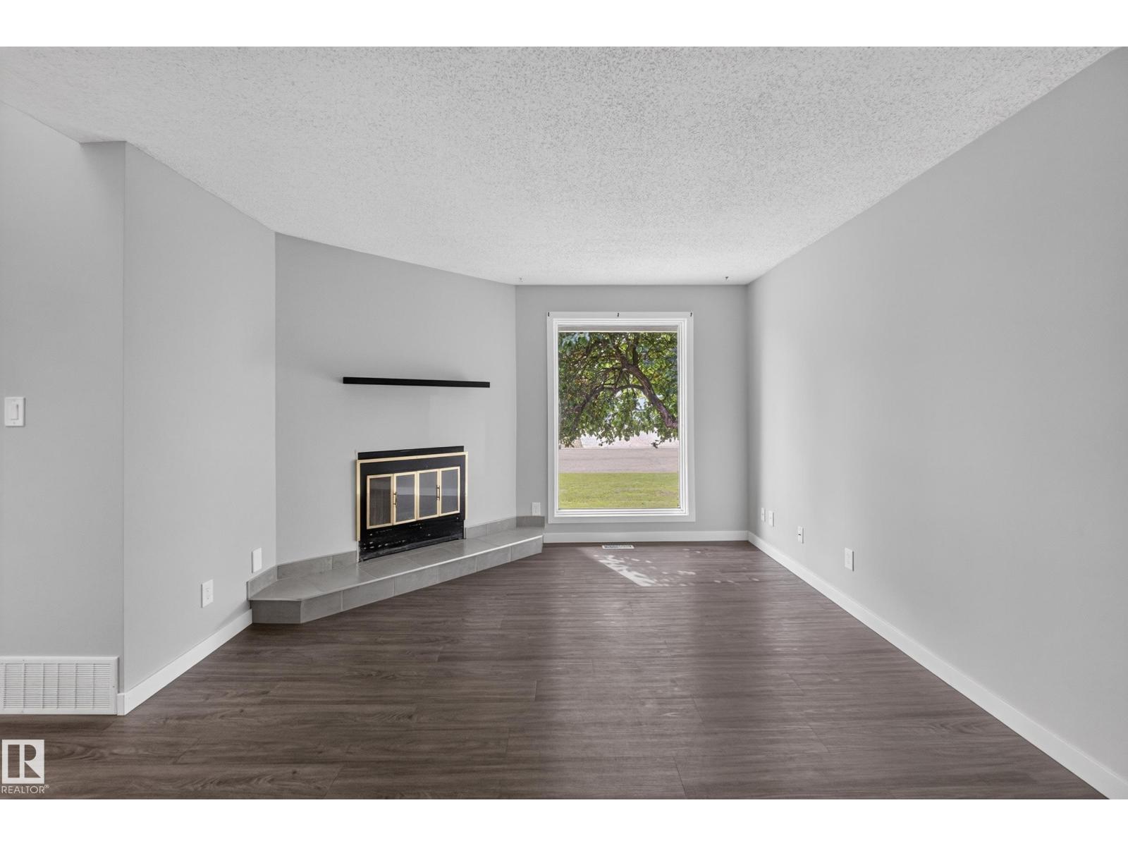 131 Cameron Crescent — photo 9