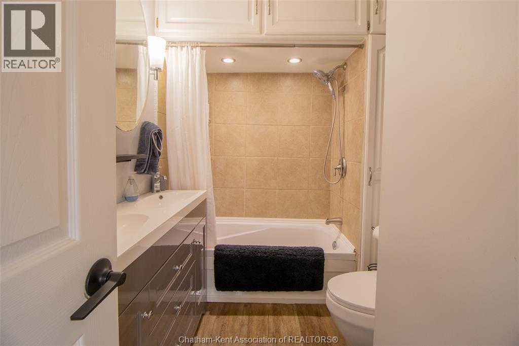 100 Taylor AVENUE - 12