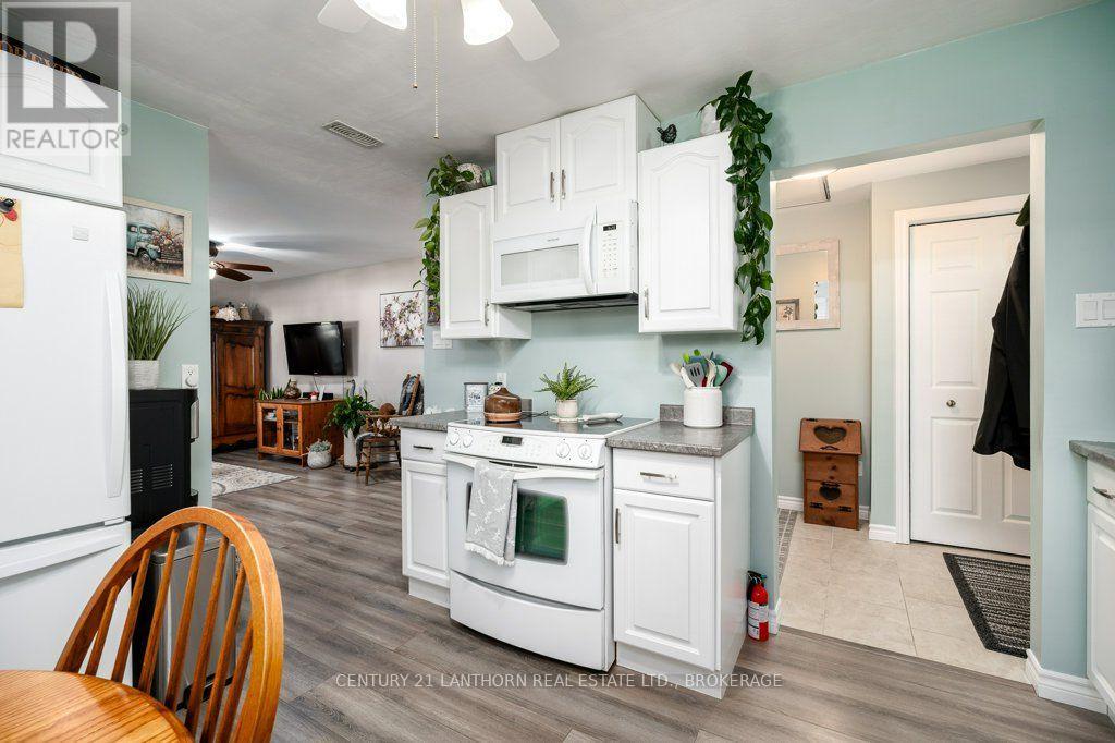 240 THOMAS STREET W - 15