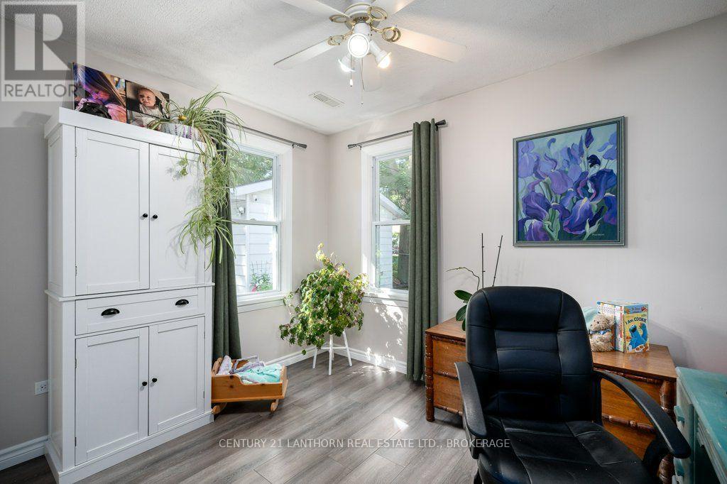 240 THOMAS STREET W - 17