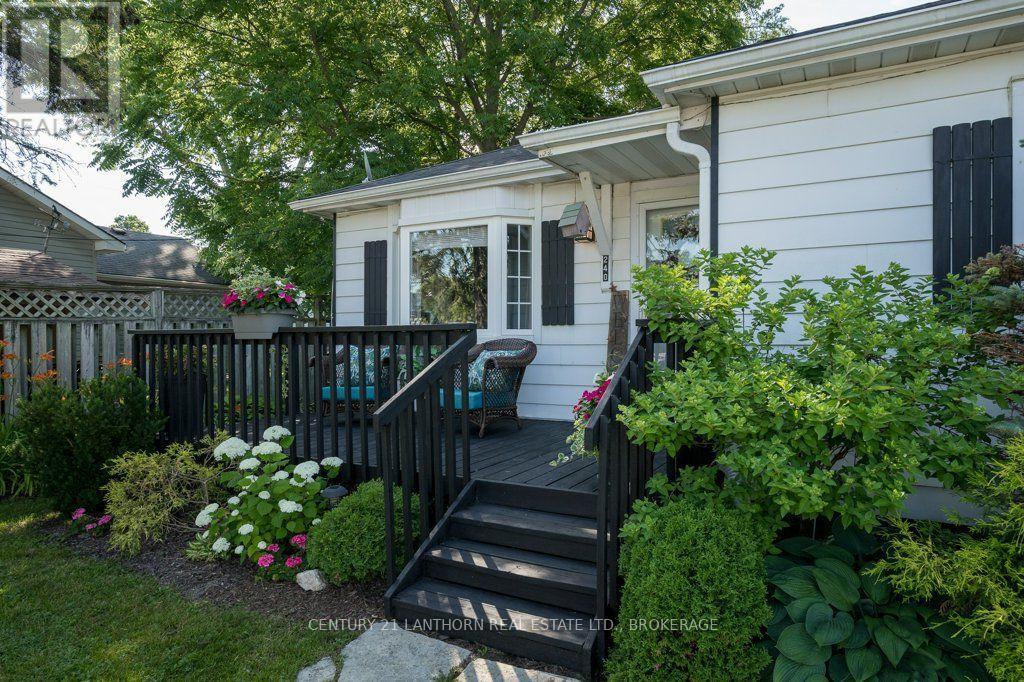 240 THOMAS STREET W - 3
