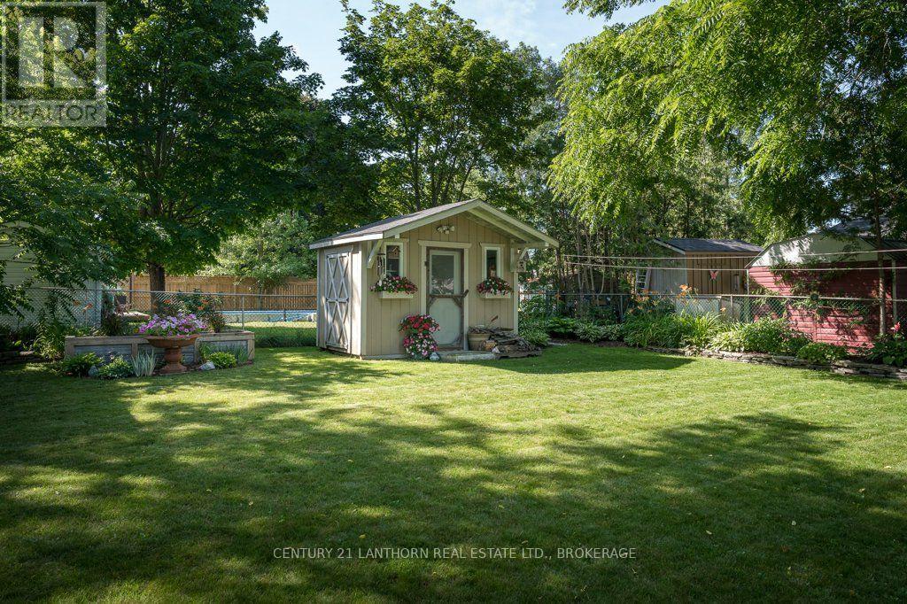 240 THOMAS STREET W - 27
