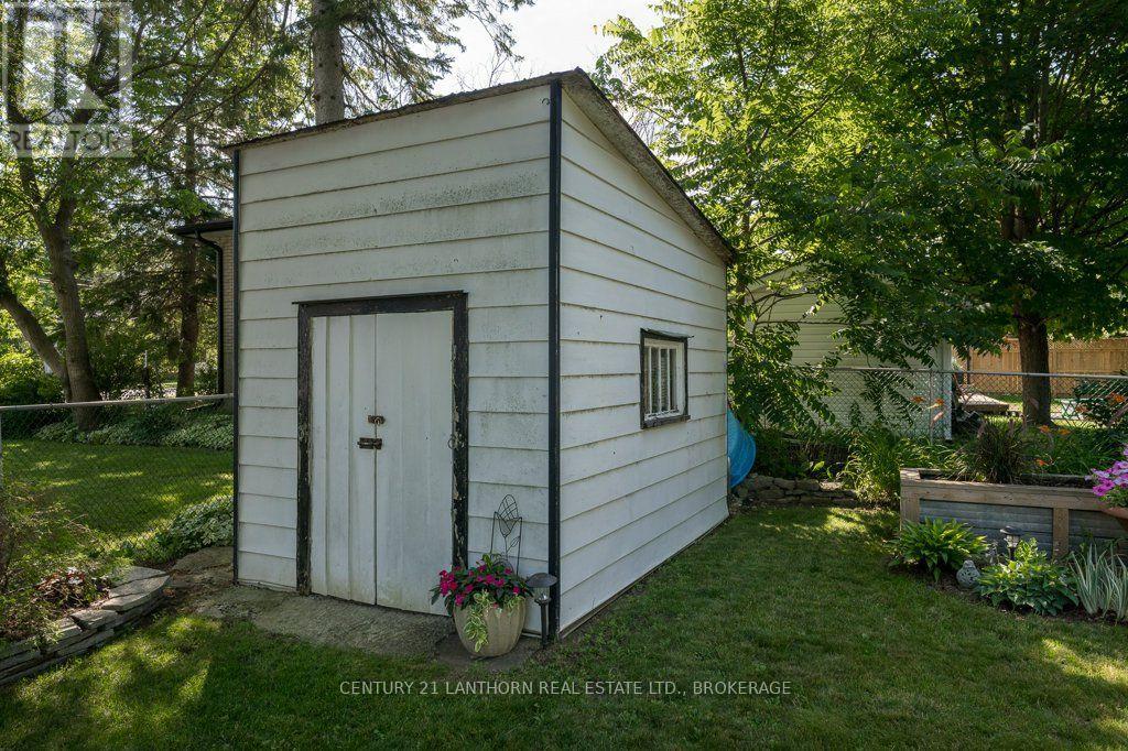 240 THOMAS STREET W - 24