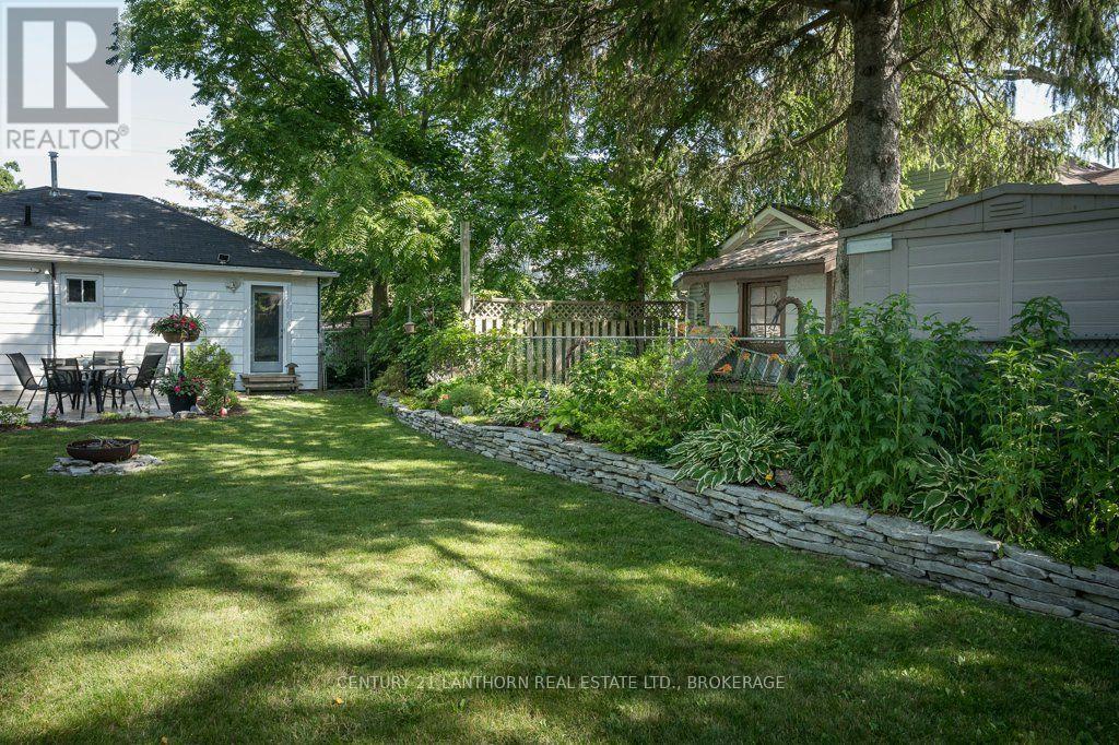 240 THOMAS STREET W - 25