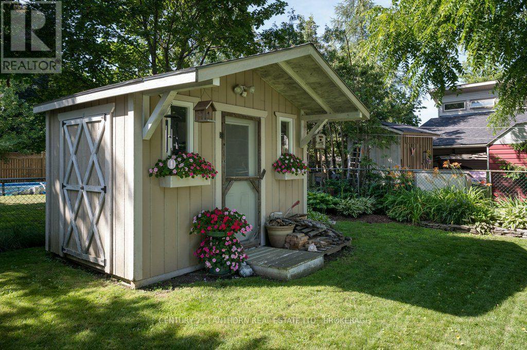 240 THOMAS STREET W - 26