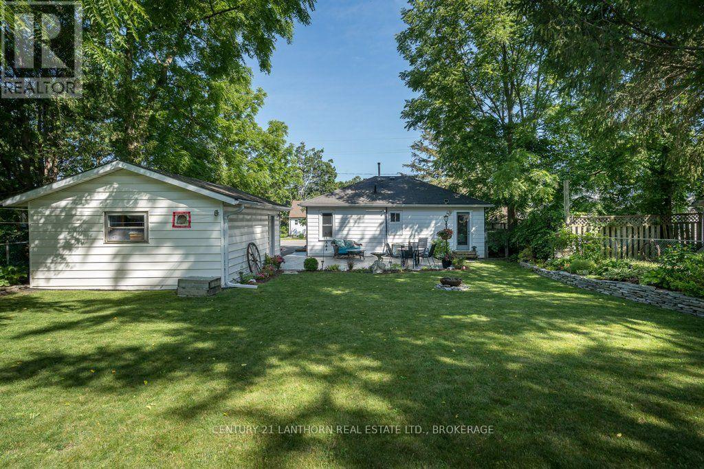 240 THOMAS STREET W - 29