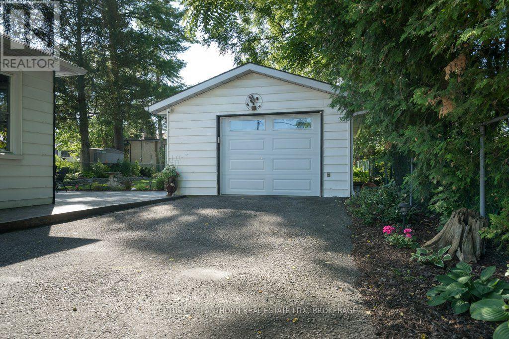 240 THOMAS STREET W - 33