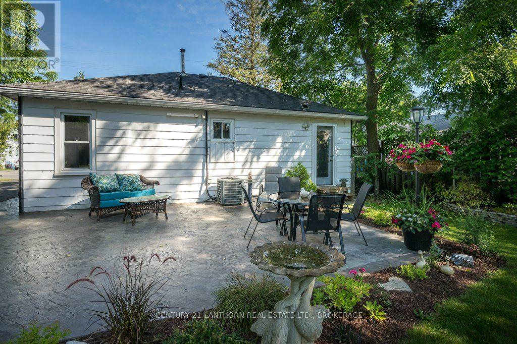 240 THOMAS STREET W - 34