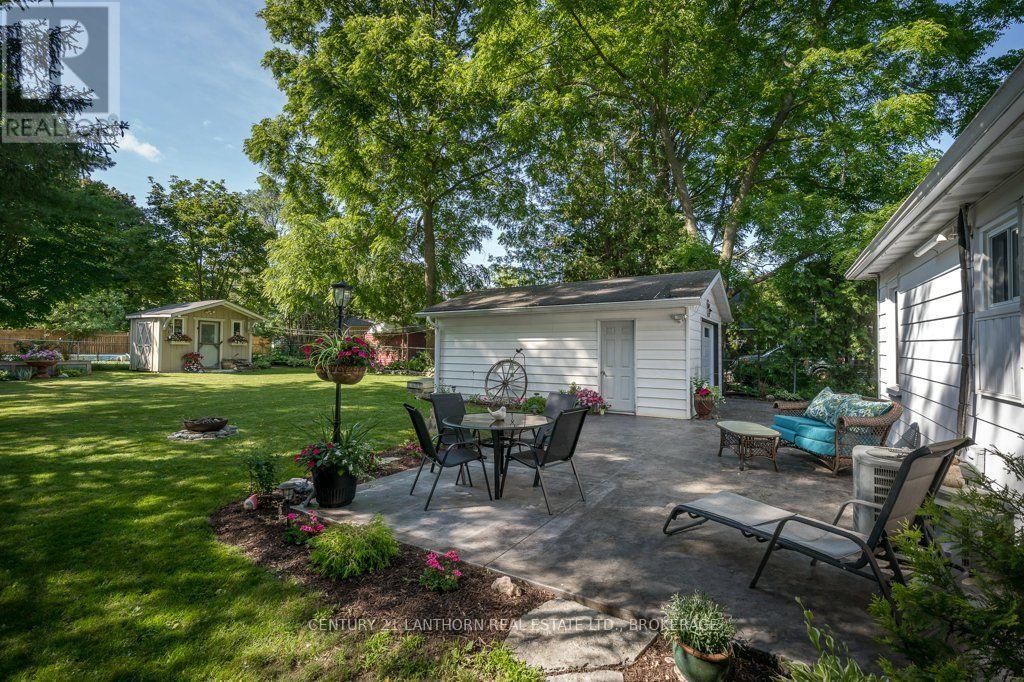 240 THOMAS STREET W - 36