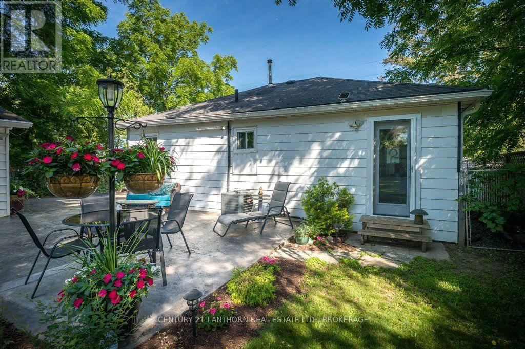 240 THOMAS STREET W - 35