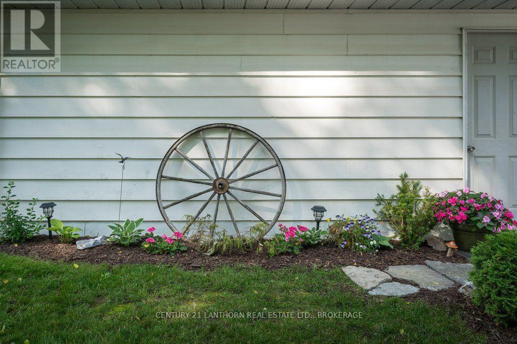 240 THOMAS STREET W - 5