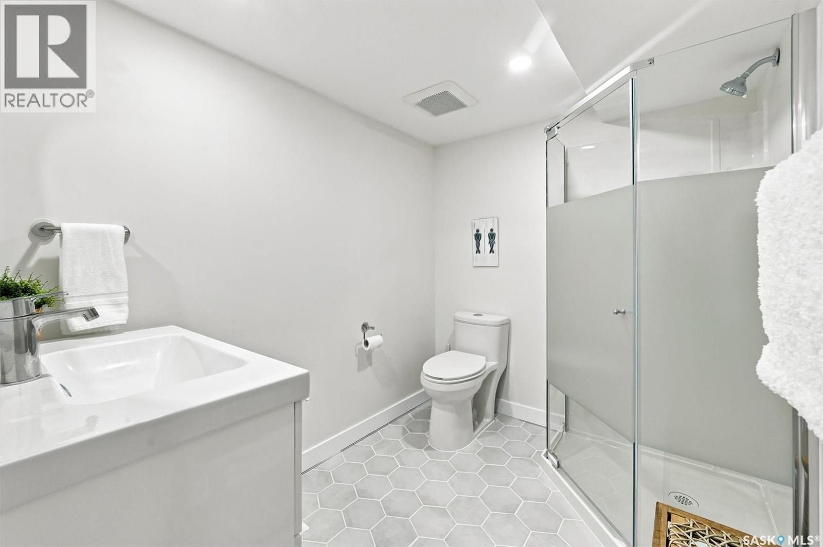 115 Whiteswan DRIVE - Image 58
