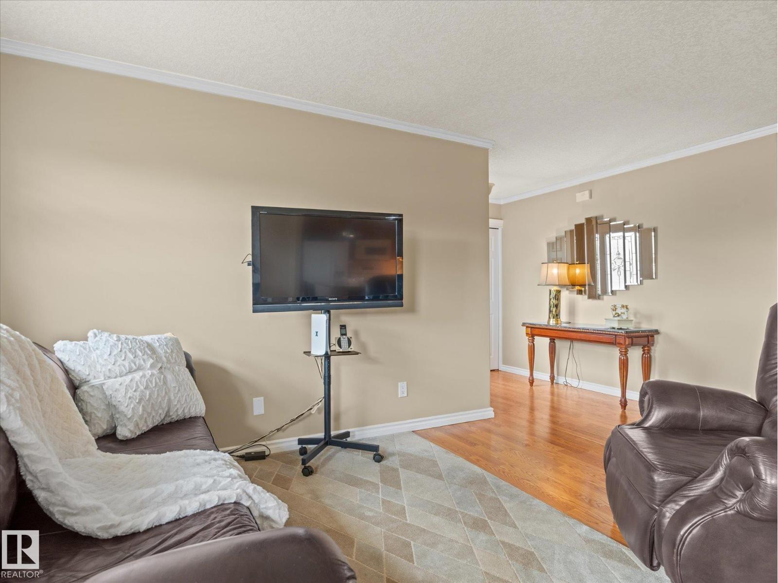 3607 42 ST - 8