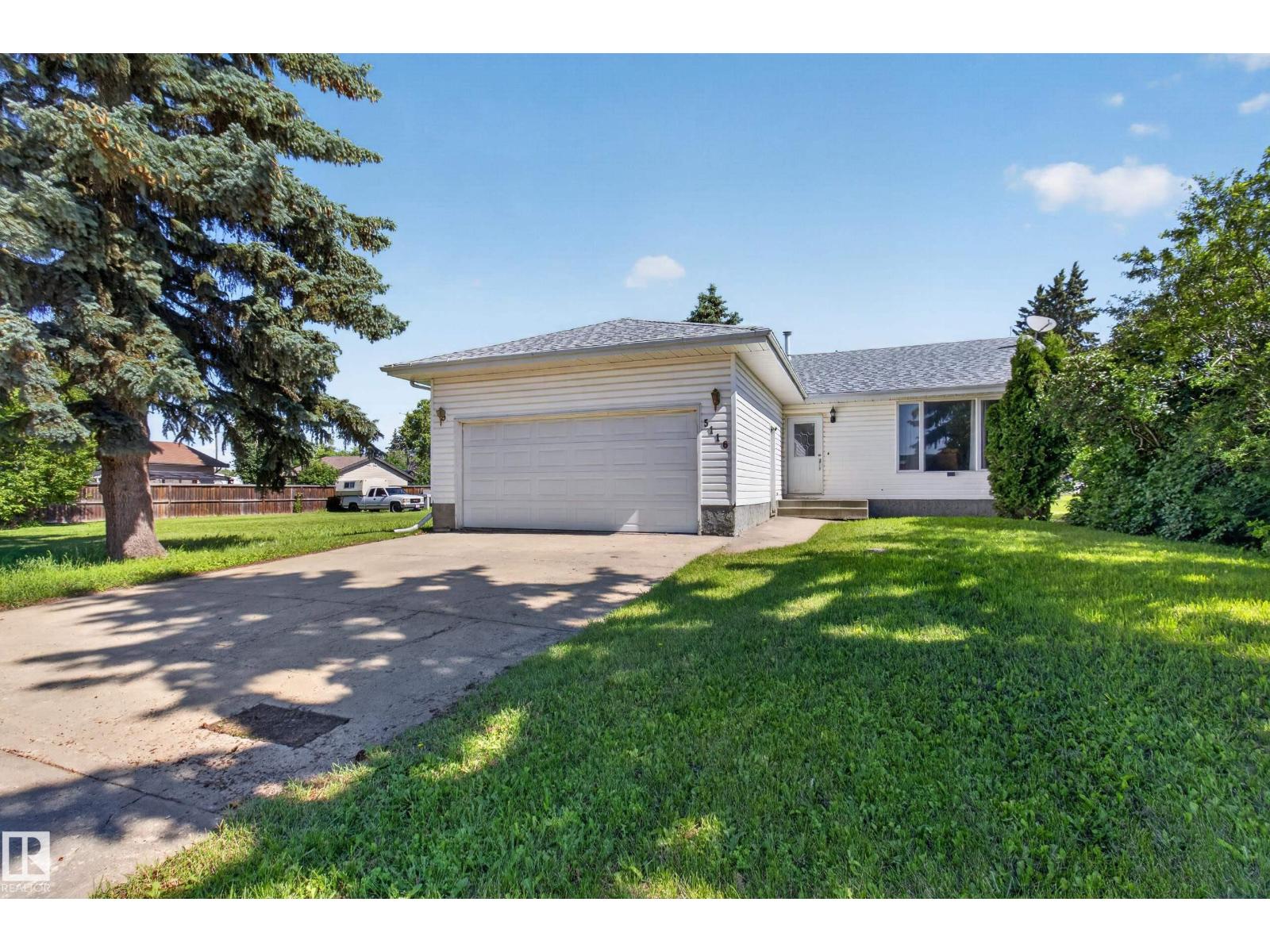 5116 52 Ave - 1