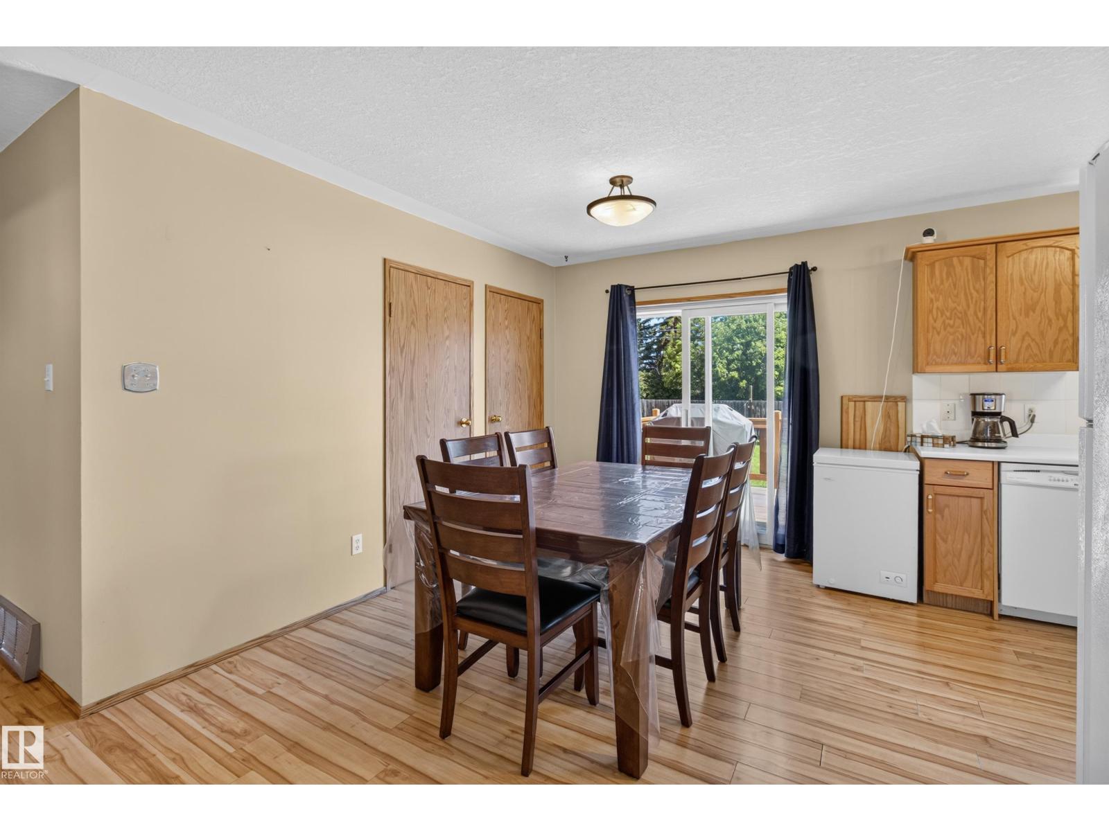 5116 52 Ave - 15