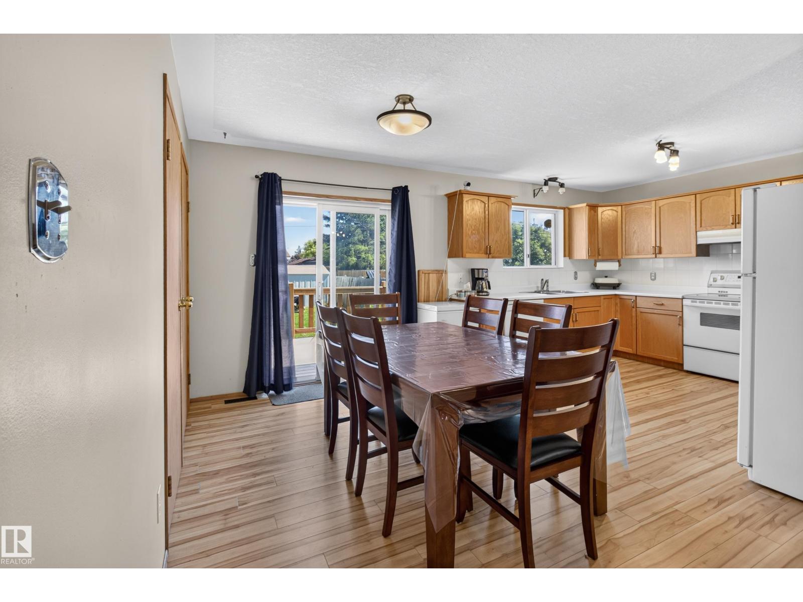 5116 52 Ave - 16