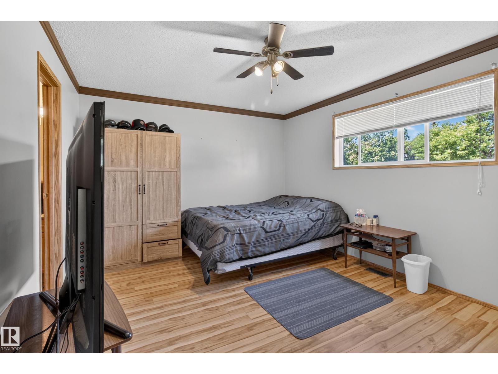 5116 52 Ave - 18
