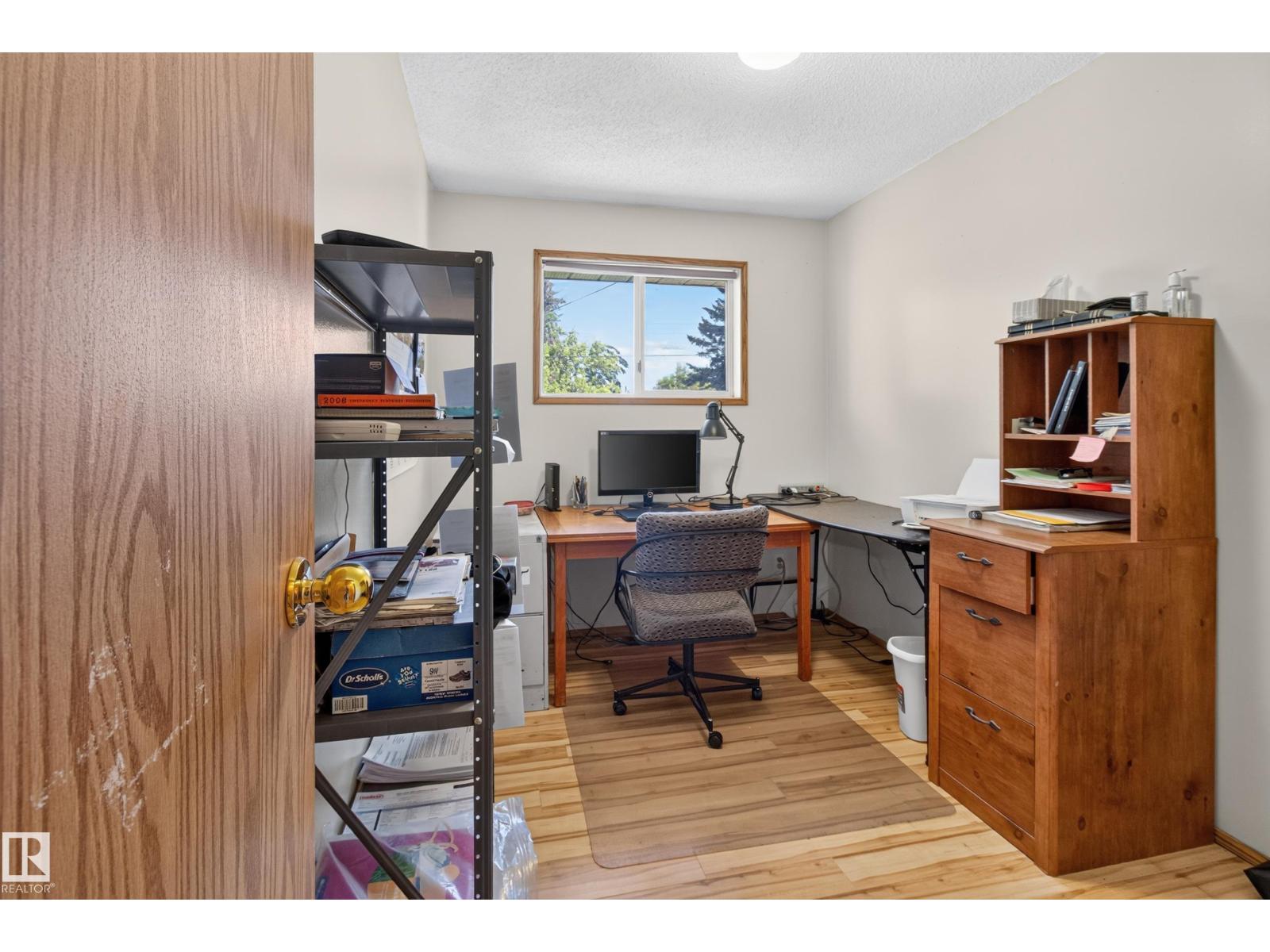 5116 52 Ave - 25