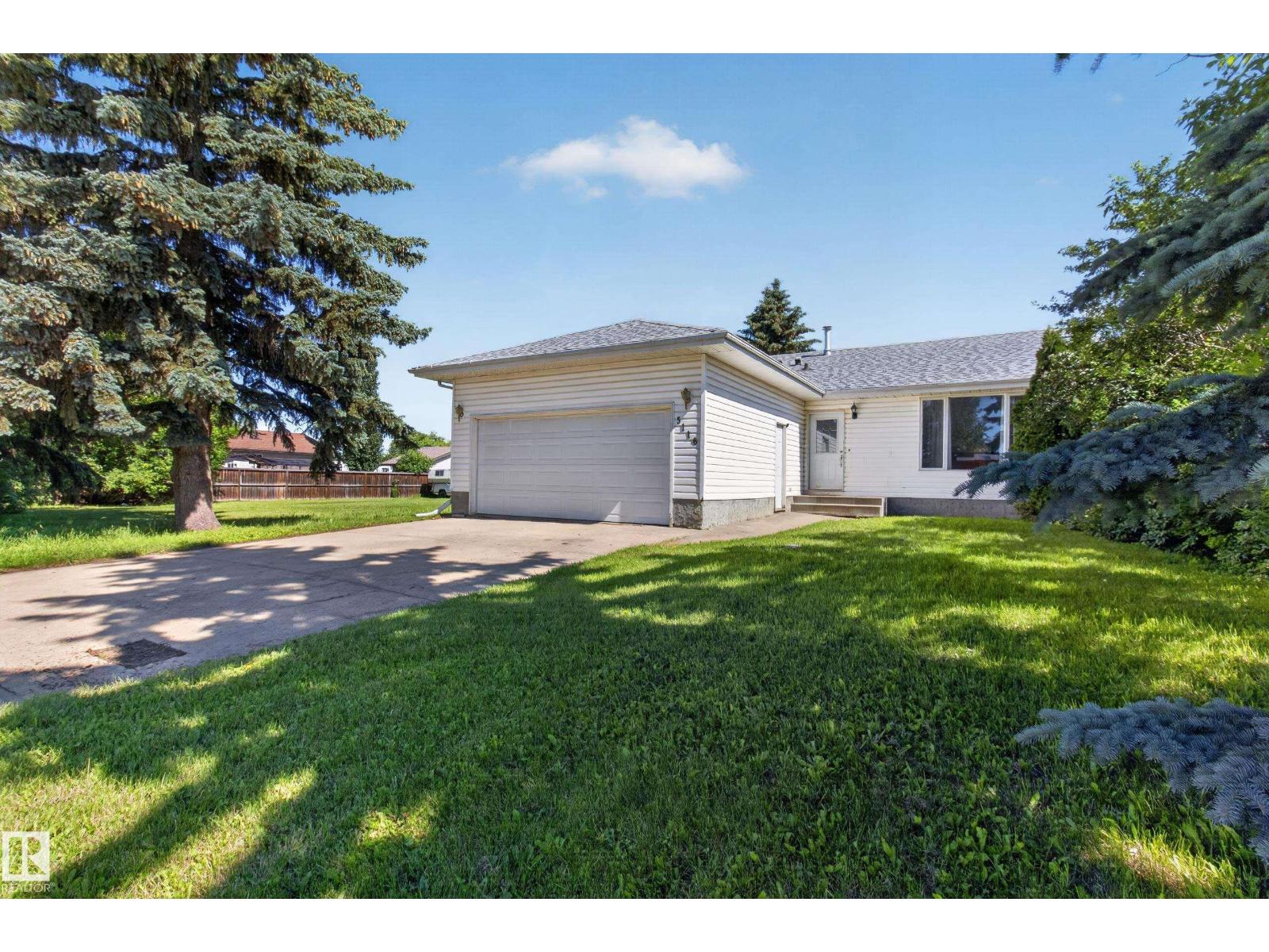 5116 52 Ave - 3